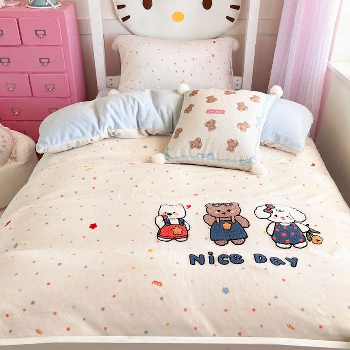 91家纺网 家纺一手货源 找家纺 川悦生活 2025新款绣花牛奶绒毛巾绣四件套-小床 快乐好友派