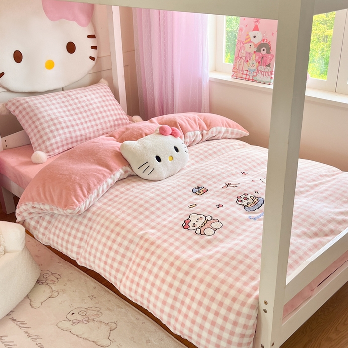 91家纺网 家纺一手货源 找家纺 川悦生活 2025新款绣花牛奶绒毛巾绣四件套-小床 蛋糕小喵