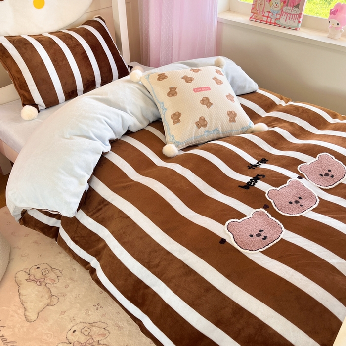 91家纺网 家纺一手货源 找家纺 川悦生活 2025新款绣花牛奶绒毛巾绣四件套-小床 咖布小熊