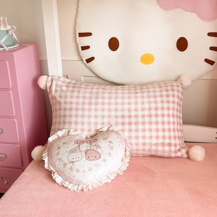 91家纺网 家纺一手货源 找家纺 川悦生活 2025新款绣花牛奶绒毛巾绣四件套-小床 甜蜜一家