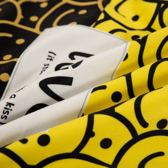 91家纺网 家纺一手货源 找家纺 新奇异 2025新款北欧风仿超柔抱枕 （支持定制）被 笑脸LOVE