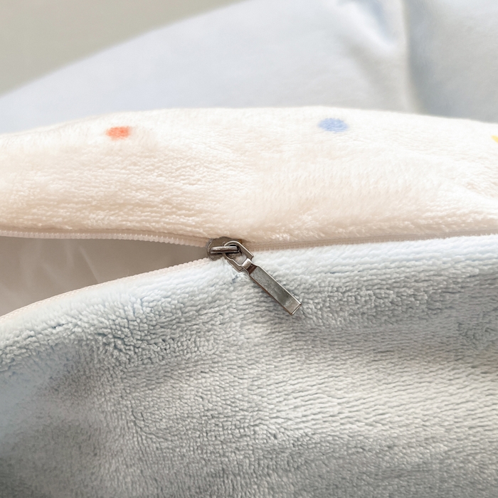 91家纺网 家纺一手货源 找家纺 川悦生活 2025新款绣花牛奶绒毛巾绣四件套-小床 快乐好友派