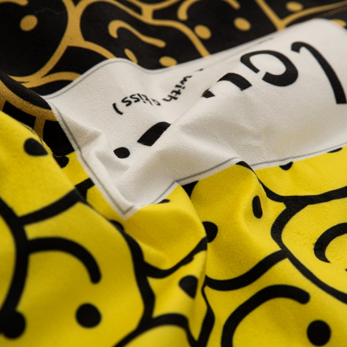 91家纺网 家纺一手货源 找家纺 新奇异 2025新款北欧风仿超柔抱枕 （支持定制）被 笑脸LOVE