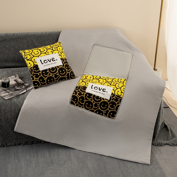 91家纺网 家纺一手货源 找家纺 新奇异 2025新款北欧风仿超柔抱枕 （支持定制）被 笑脸LOVE