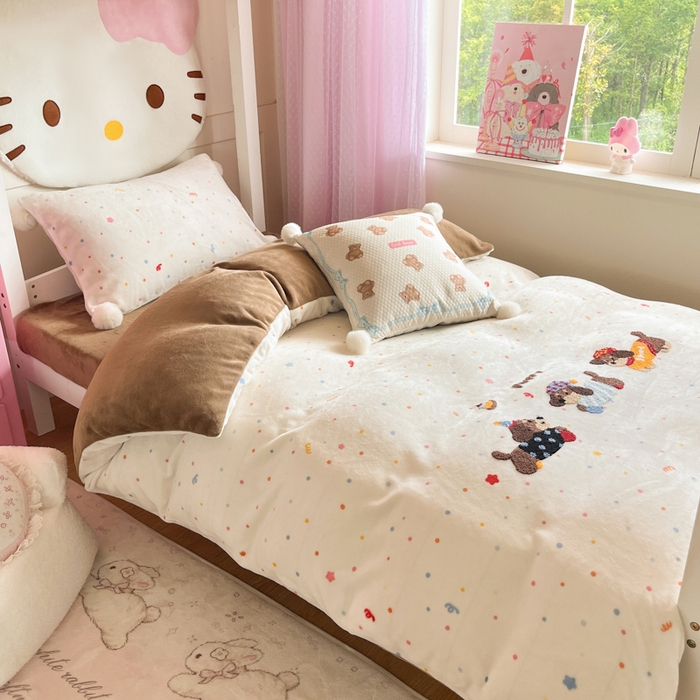 91家纺网 家纺一手货源 找家纺 川悦生活 2025新款绣花牛奶绒毛巾绣四件套-小床 奶昔腊肠