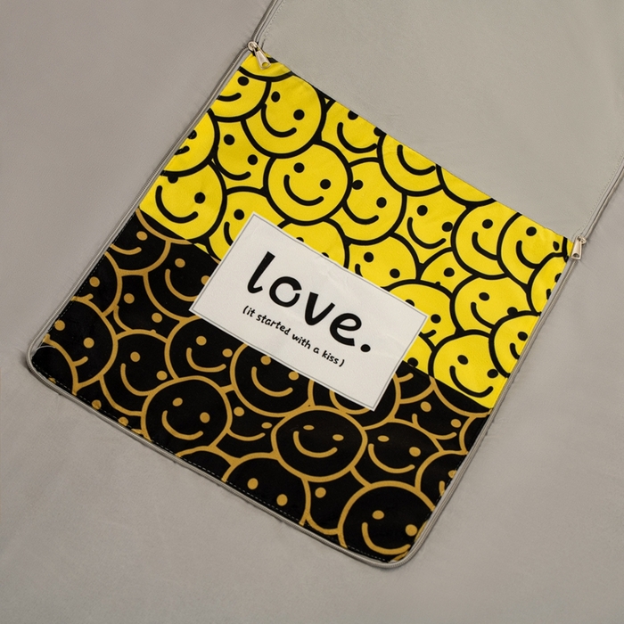 91家纺网 家纺一手货源 找家纺 新奇异 2025新款北欧风仿超柔抱枕 （支持定制）被 笑脸LOVE