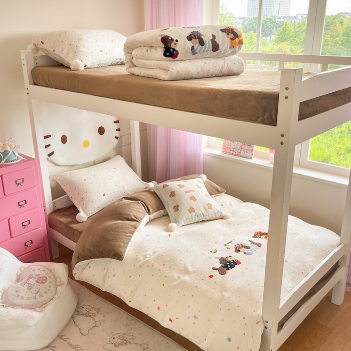 91家纺网 家纺一手货源 找家纺 川悦生活 2025新款绣花牛奶绒毛巾绣四件套-小床 奶昔腊肠