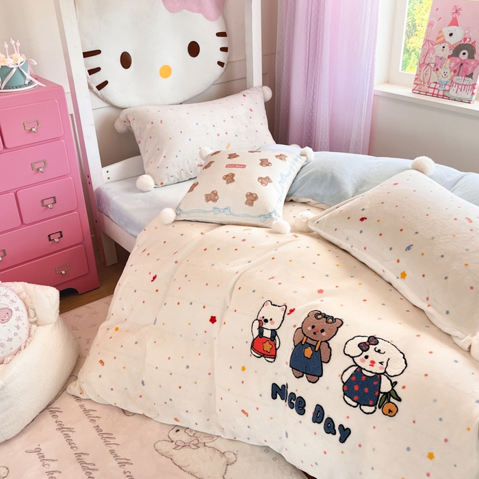 91家纺网 家纺一手货源 找家纺 川悦生活 2025新款绣花牛奶绒毛巾绣四件套-小床 快乐好友派