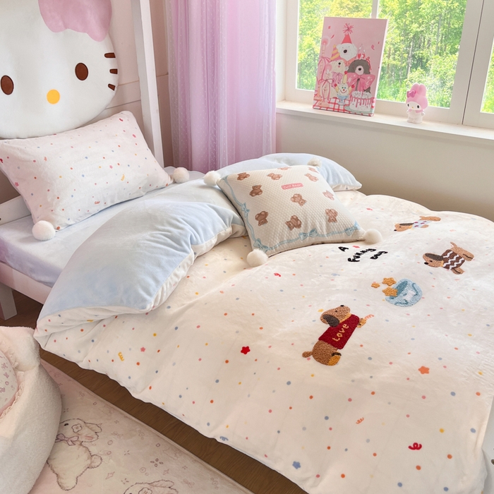 91家纺网 家纺一手货源 找家纺 川悦生活 2025新款绣花牛奶绒毛巾绣四件套-小床 旺皮小狗