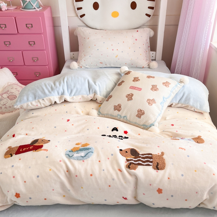 91家纺网 家纺一手货源 找家纺 川悦生活 2025新款绣花牛奶绒毛巾绣四件套-小床 旺皮小狗