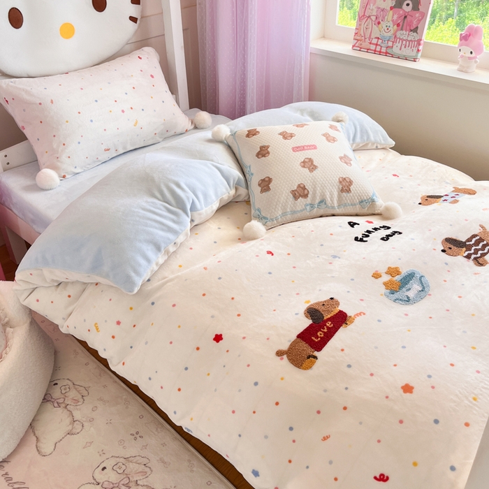 91家纺网 家纺一手货源 找家纺 川悦生活 2025新款绣花牛奶绒毛巾绣四件套-小床 旺皮小狗