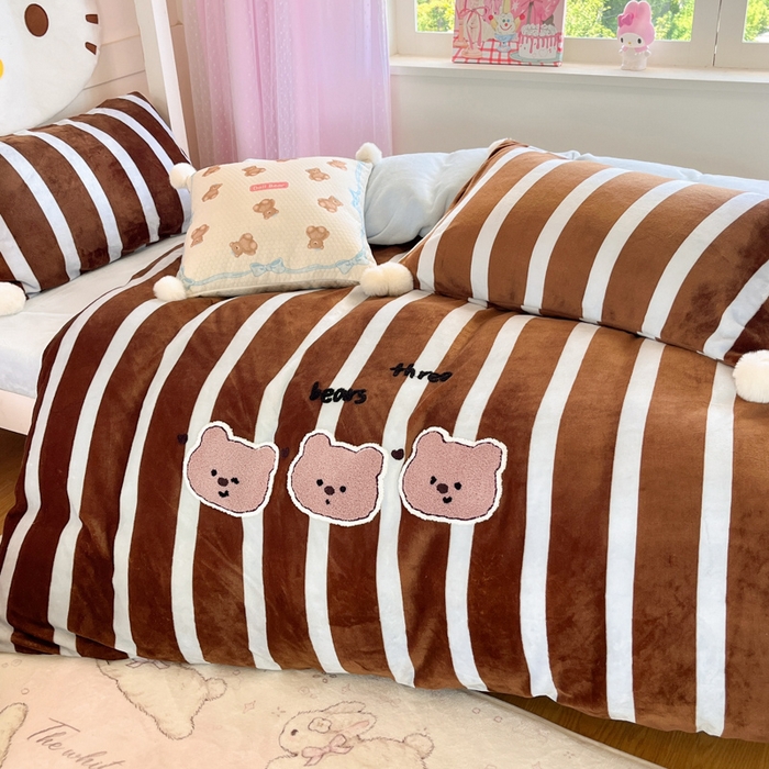 91家纺网 家纺一手货源 找家纺 川悦生活 2025新款绣花牛奶绒毛巾绣四件套-小床 咖布小熊