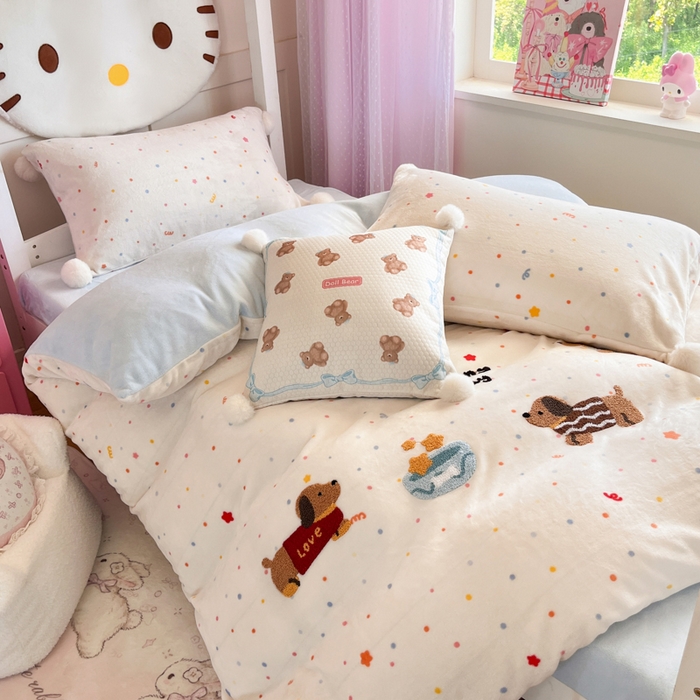 91家纺网 家纺一手货源 找家纺 川悦生活 2025新款绣花牛奶绒毛巾绣四件套-小床 旺皮小狗