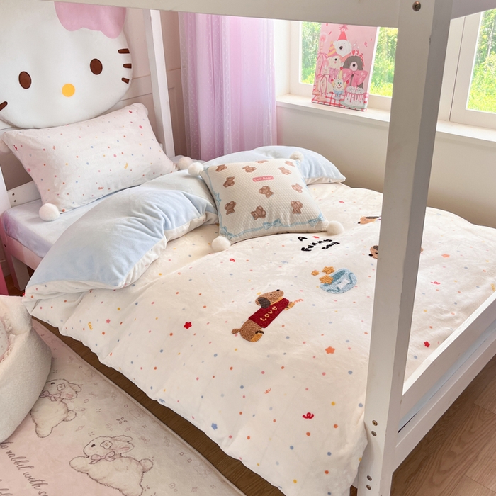 91家纺网 家纺一手货源 找家纺 川悦生活 2025新款绣花牛奶绒毛巾绣四件套-小床 旺皮小狗