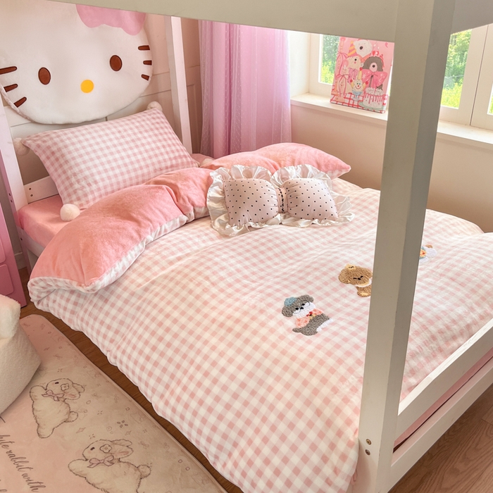 91家纺网 家纺一手货源 找家纺 川悦生活 2025新款绣花牛奶绒毛巾绣四件套-小床 幸福小奶狗