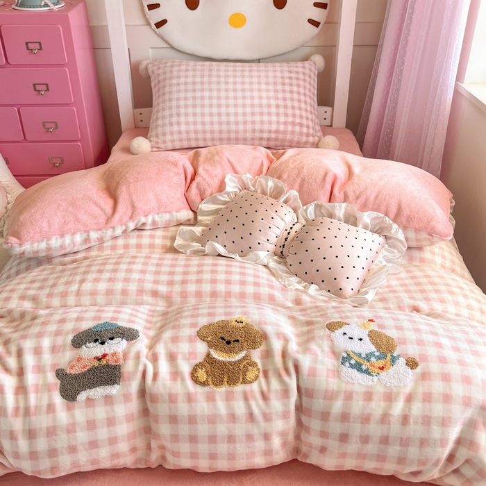 91家纺网 家纺一手货源 找家纺 川悦生活 2025新款绣花牛奶绒毛巾绣四件套-小床 幸福小奶狗