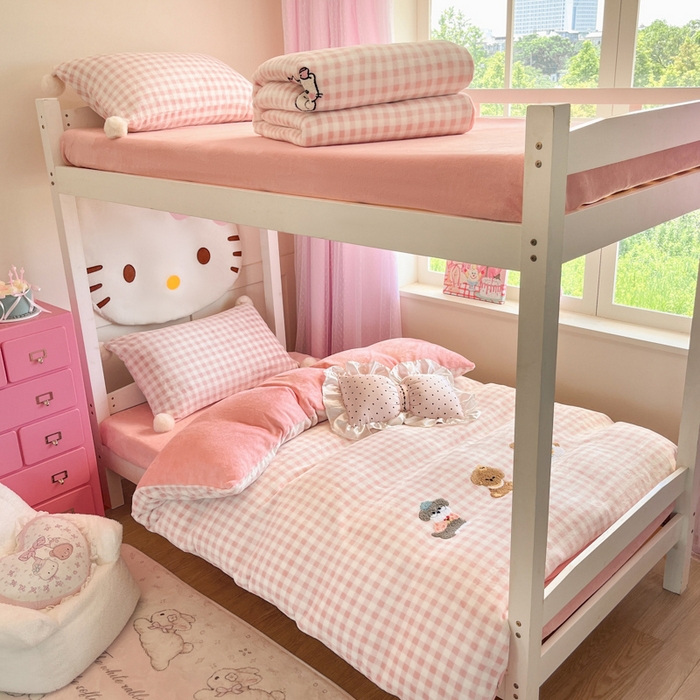 91家纺网 家纺一手货源 找家纺 川悦生活 2025新款绣花牛奶绒毛巾绣四件套-小床 幸福小奶狗