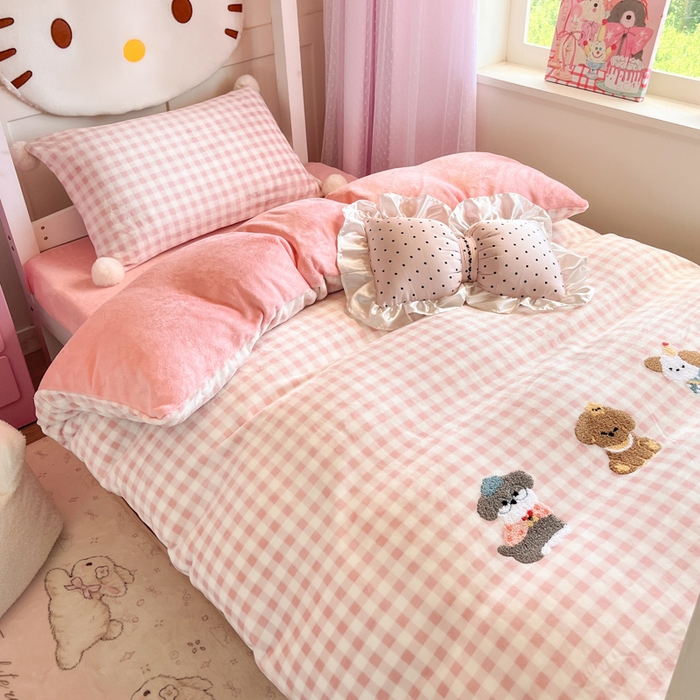 91家纺网 家纺一手货源 找家纺 川悦生活 2025新款绣花牛奶绒毛巾绣四件套-小床 幸福小奶狗