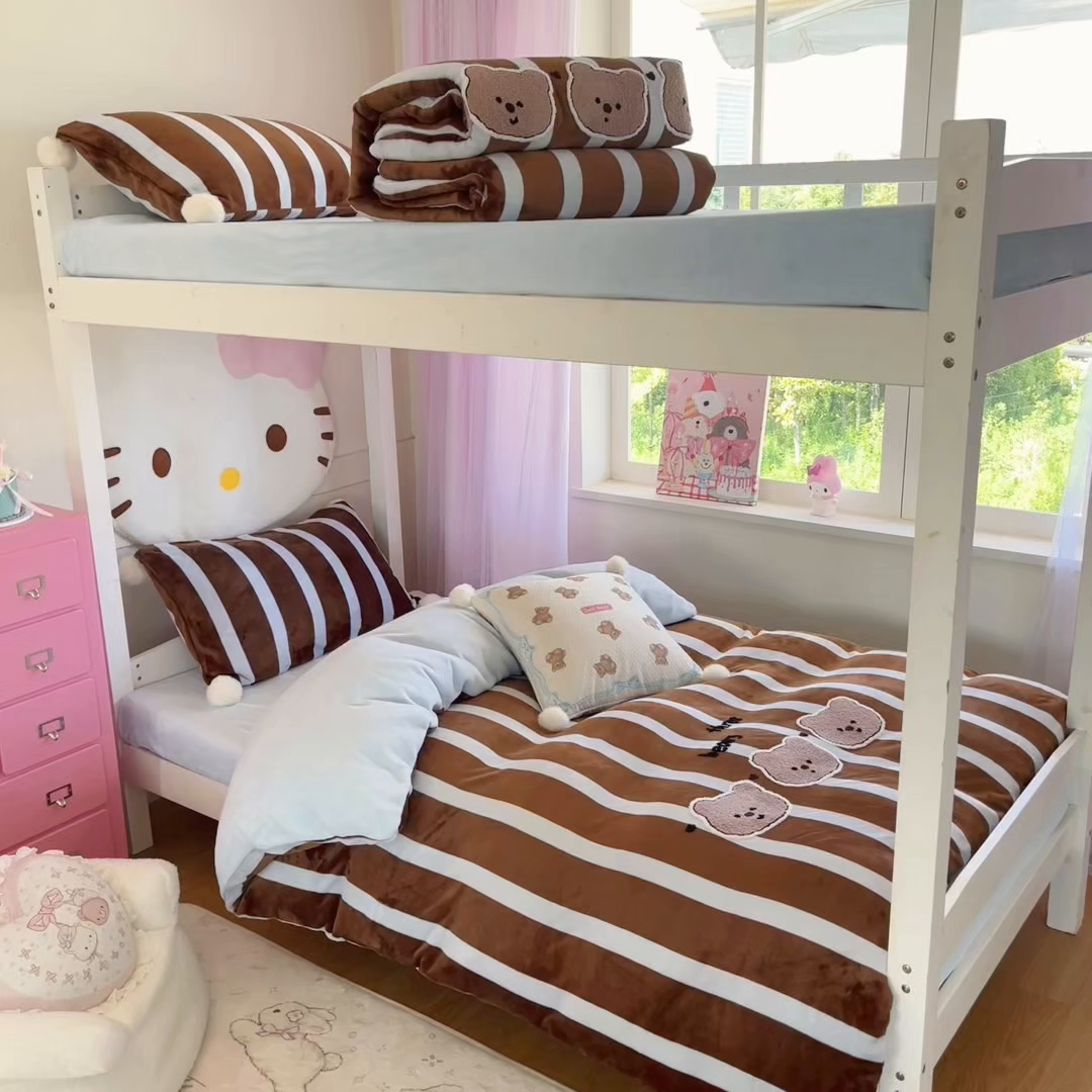 91家纺网 家纺一手货源 找家纺 川悦生活 2025新款绣花牛奶绒毛巾绣四件套-小床 咖布小熊