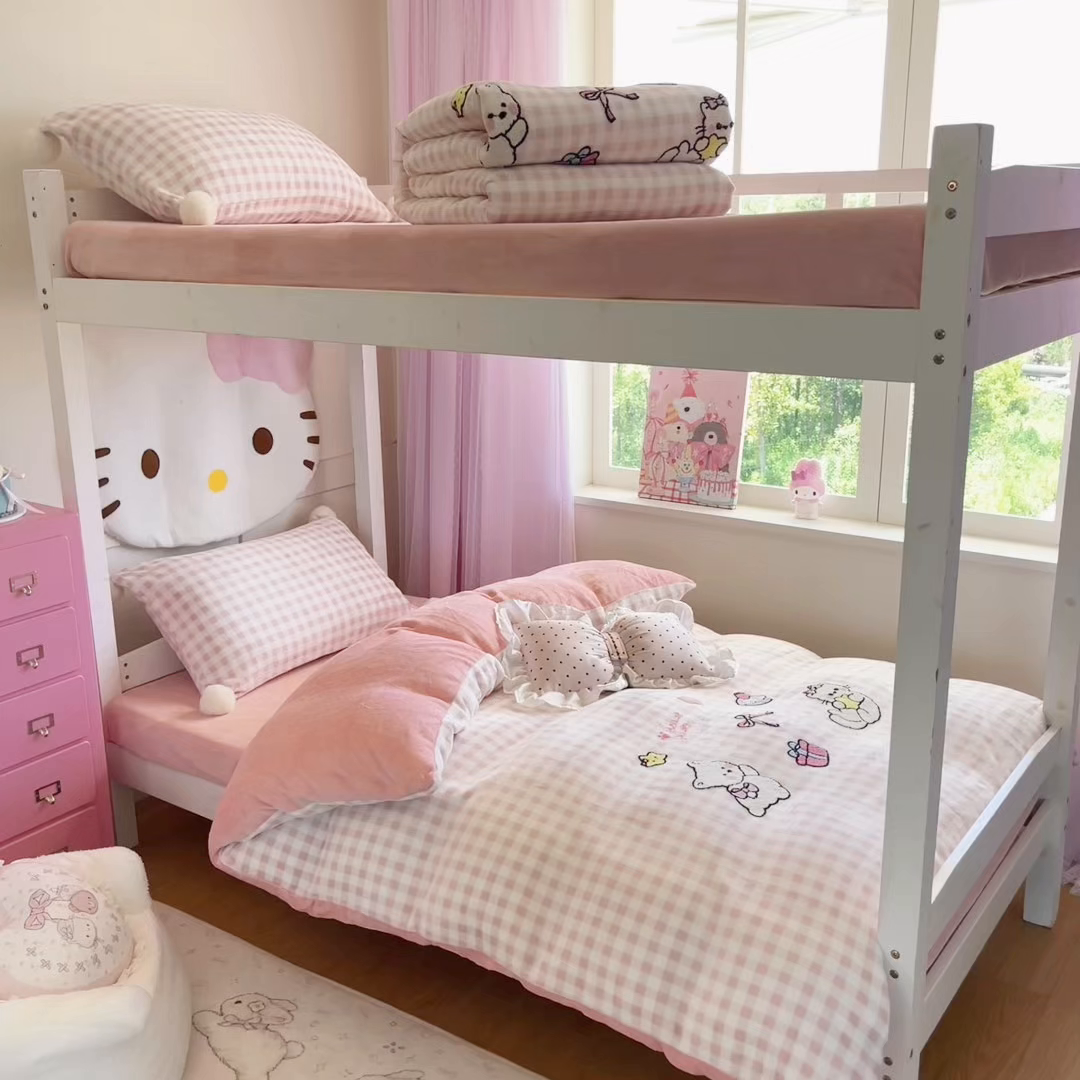 91家纺网 家纺一手货源 找家纺 川悦生活 2025新款绣花牛奶绒毛巾绣四件套-小床 甜蜜一家