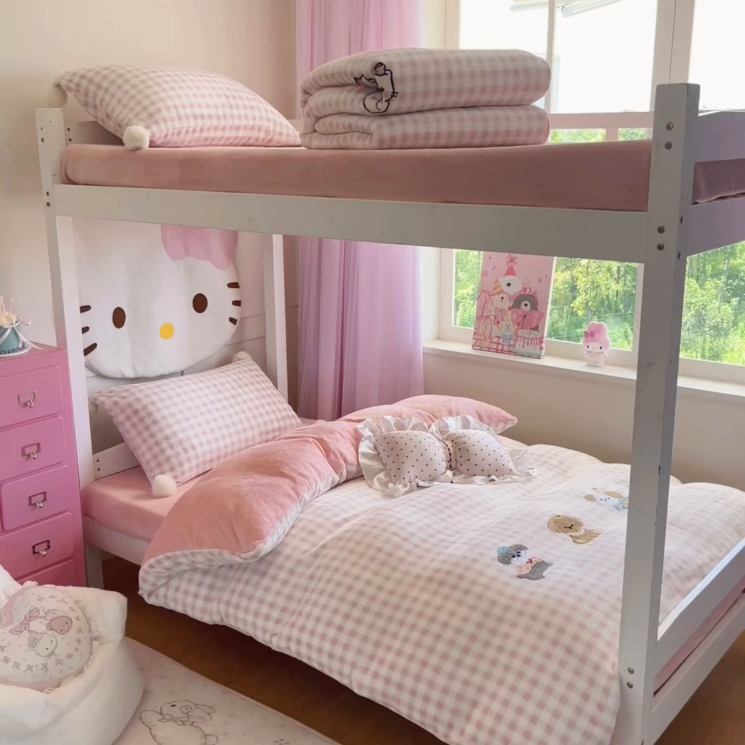 91家纺网 家纺一手货源 找家纺 川悦生活 2025新款绣花牛奶绒毛巾绣四件套-小床 幸福小奶狗