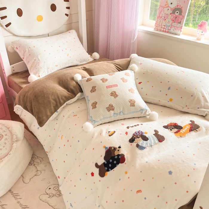 91家纺网 家纺一手货源 找家纺 川悦生活 2025新款绣花牛奶绒毛巾绣四件套-小床 奶昔腊肠