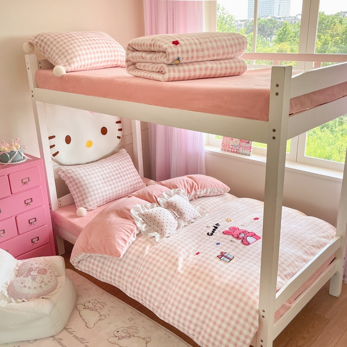 91家纺网 家纺一手货源 找家纺 川悦生活 2025新款绣花牛奶绒毛巾绣四件套-小床 甜茶小兔