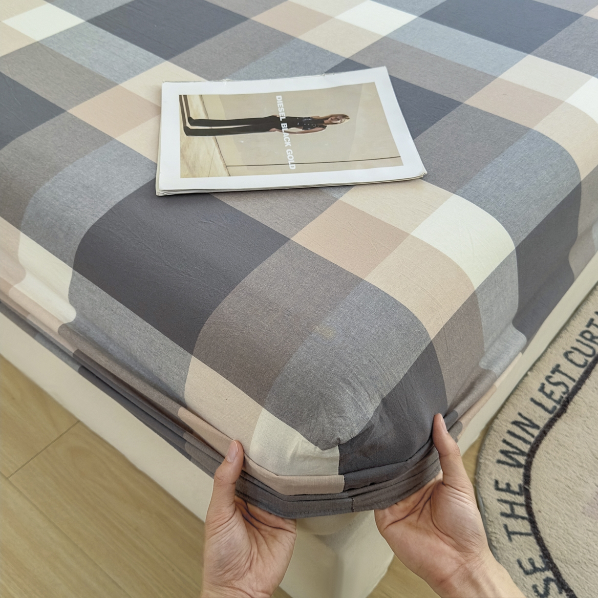 91家纺网 家纺一手货源 找家纺 晚依家纺 2025新款A类色织全棉水洗棉床单单件纯棉格子纯色学生宿舍定制定做 洛伊灰咖大格