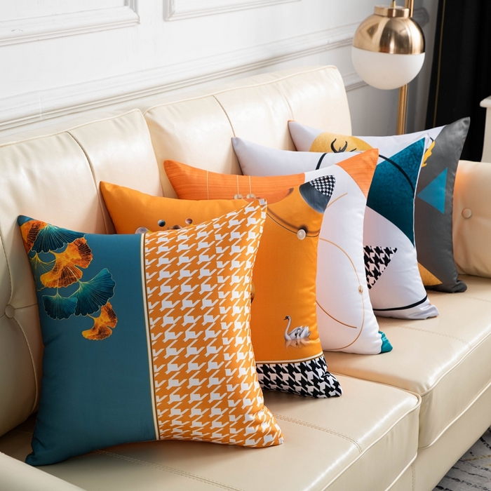 91家纺网 家纺一手货源 找家纺 新奇异 2025新款橙色仿真丝抱枕（支持定制） 组合图仅供展示