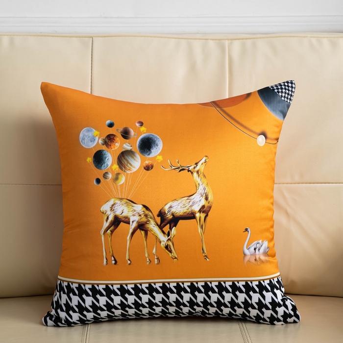 新奇异 2025新款橙色仿真丝抱枕（支持定制） 麋鹿星球