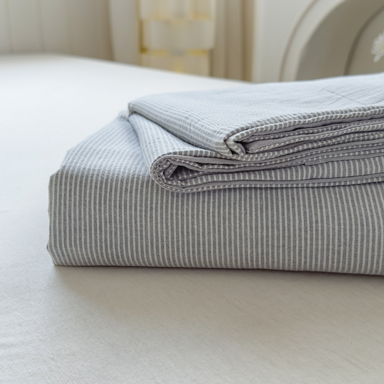 91家纺网 家纺一手货源 找家纺 晚依家纺 2025新款A类色织全棉水洗棉床单单件纯棉格子纯色学生宿舍定制定做 密条-浅灰