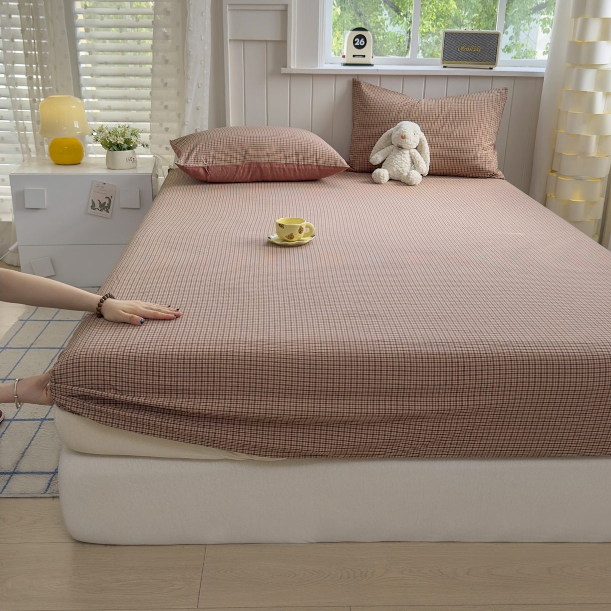 91家纺网 家纺一手货源 找家纺 晚依家纺 2025新款A类色织全棉水洗棉床单单件纯棉格子纯色学生宿舍定制定做 沐风-粉红