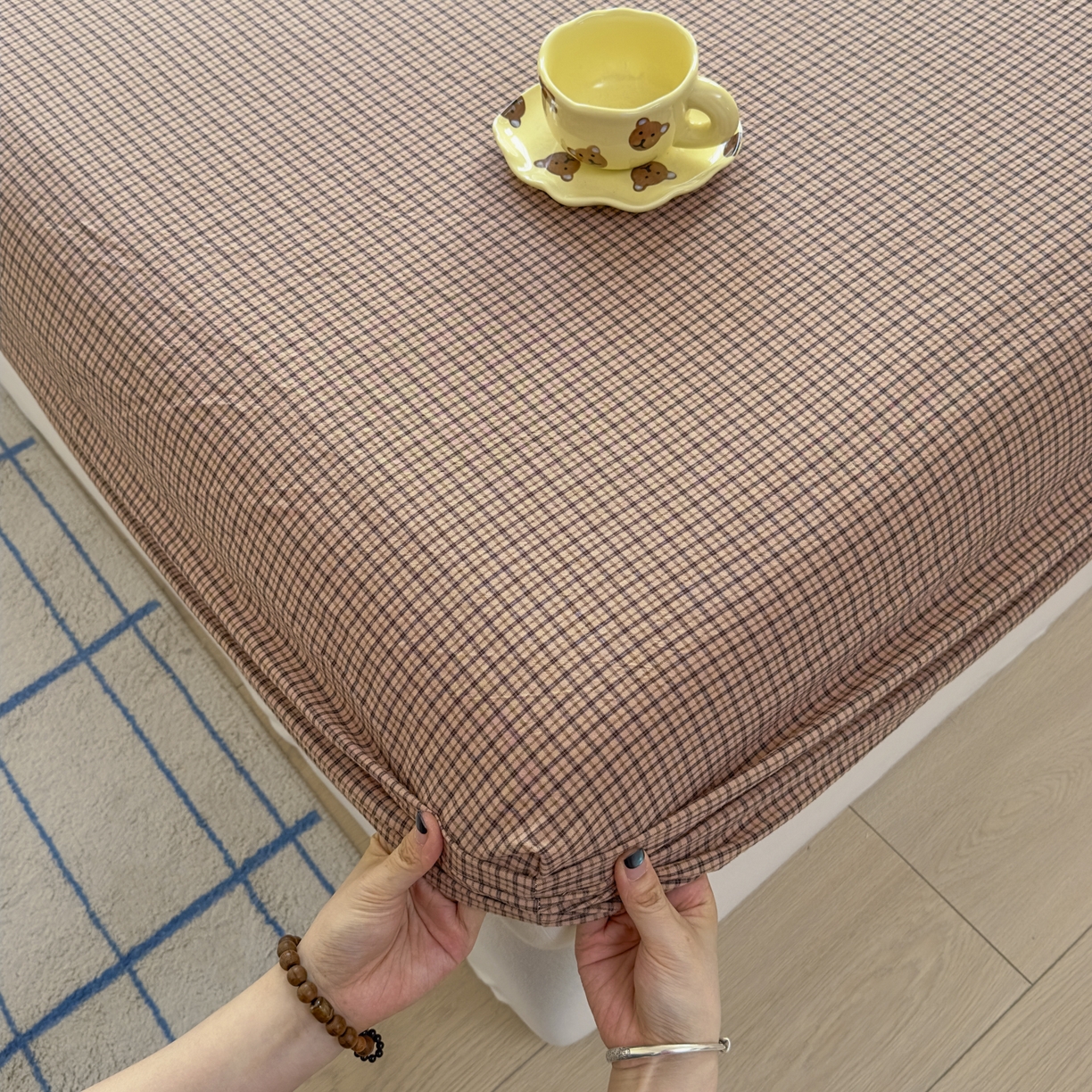 91家纺网 家纺一手货源 找家纺 晚依家纺 2025新款A类色织全棉水洗棉床单单件纯棉格子纯色学生宿舍定制定做 沐风-粉红