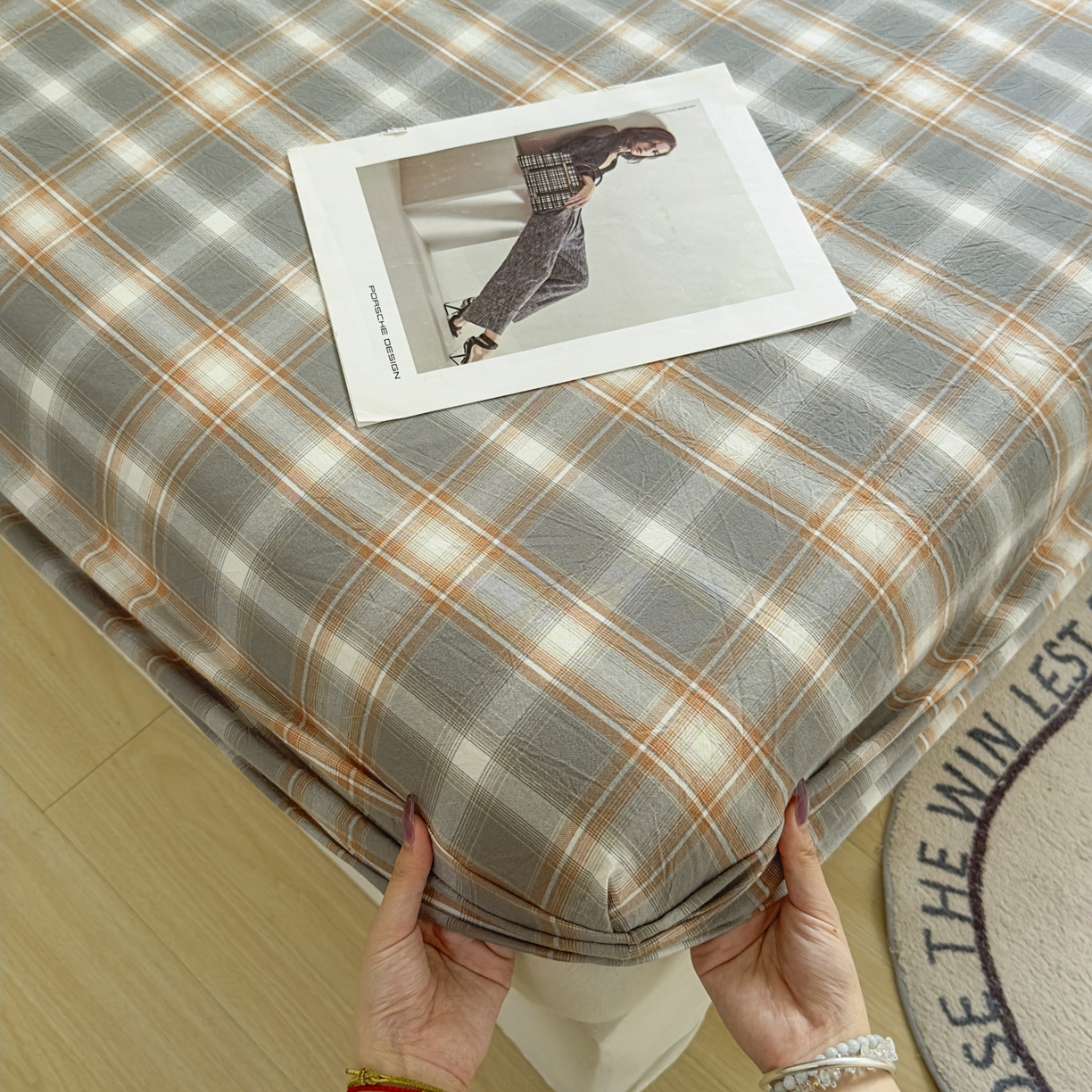 91家纺网 家纺一手货源 找家纺 晚依家纺 2025新款A类色织全棉水洗棉床单单件纯棉格子纯色学生宿舍定制定做 诺卡-浅灰