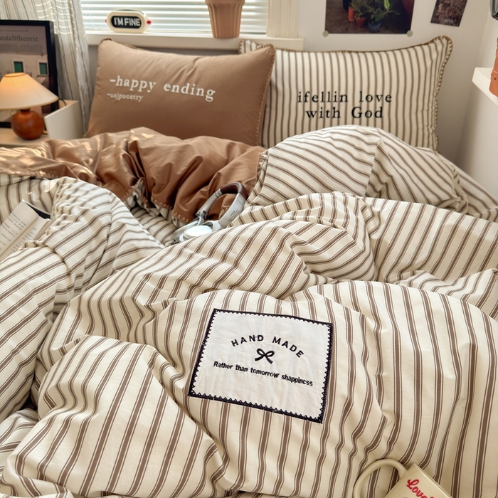 91家纺网 家纺一手货源 找家纺 觅糖家纺 2025新款全棉纯棉三角针刺绣款四件套 条纹-摩卡