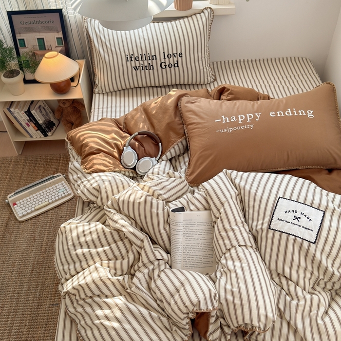 91家纺网 家纺一手货源 找家纺 觅糖家纺 2025新款全棉纯棉三角针刺绣款四件套 条纹-摩卡