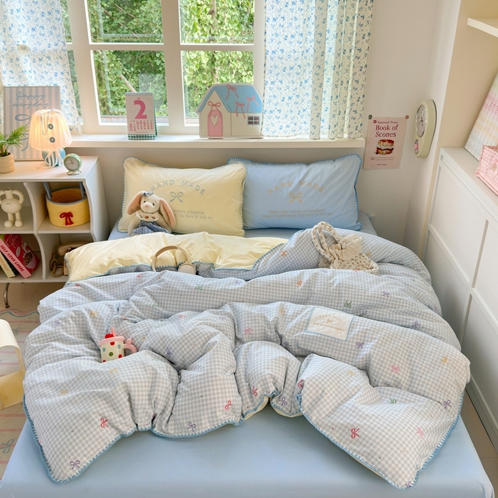 觅糖家纺 2025新款全棉纯棉三角针刺绣款四件套 奶油蓝格