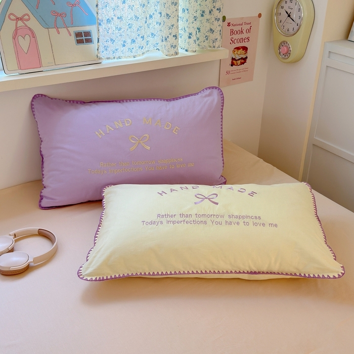 91家纺网 家纺一手货源 找家纺 觅糖家纺 2025新款全棉纯棉三角针刺绣款四件套 芋泥黄格