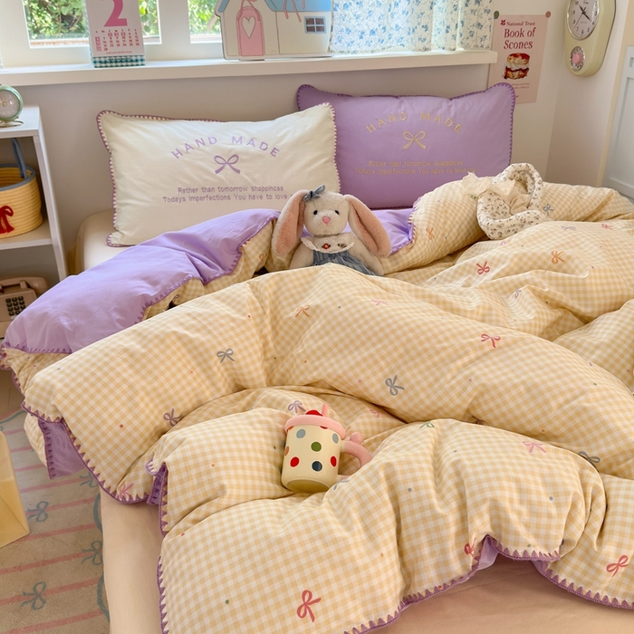 91家纺网 家纺一手货源 找家纺 觅糖家纺 2025新款全棉纯棉三角针刺绣款四件套 芋泥黄格