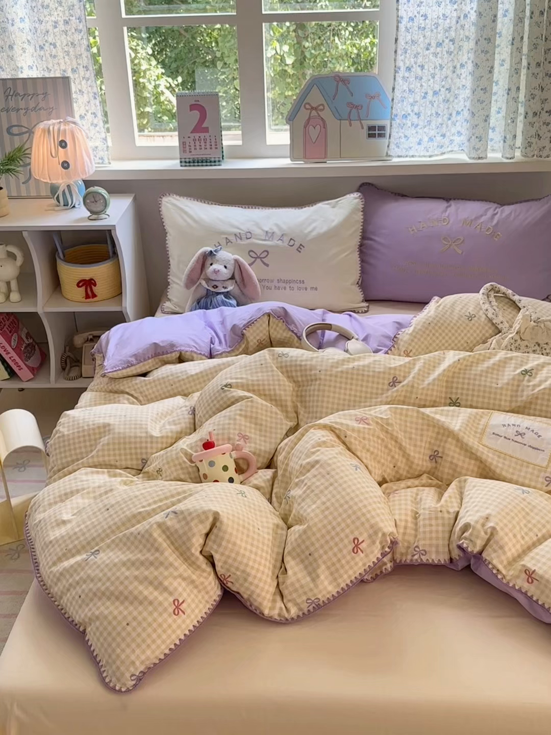 91家纺网 家纺一手货源 找家纺 觅糖家纺 2025新款全棉纯棉三角针刺绣款四件套 芋泥黄格