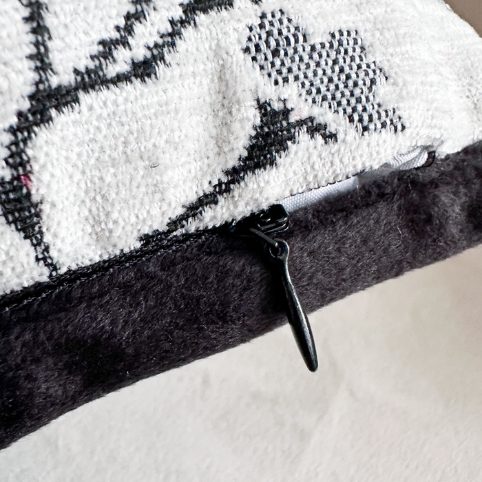 91家纺网 家纺一手货源 找家纺 新奇异 2025新款雪尼尔提花水墨抱枕 花枝