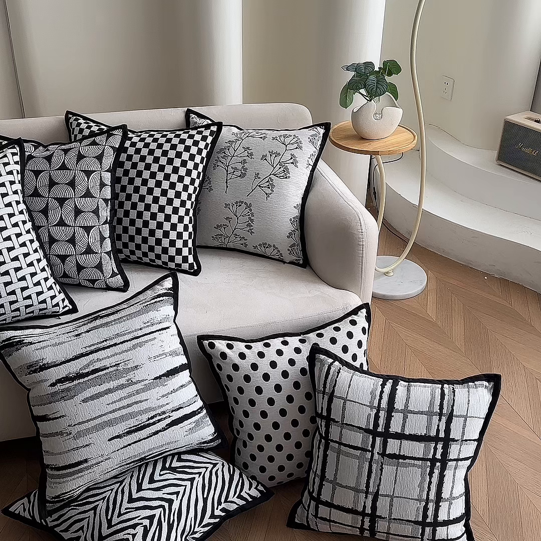 91家纺网 家纺一手货源 找家纺 新奇异 2025新款雪尼尔提花水墨抱枕 抽象