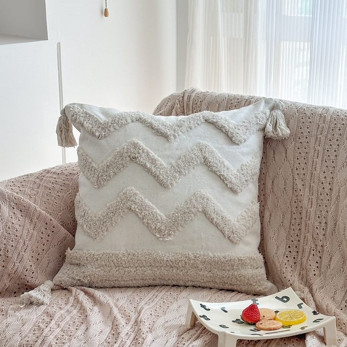 91家纺网 家纺一手货源 找家纺 新奇异 2025新款簇绒流苏抱枕 波浪