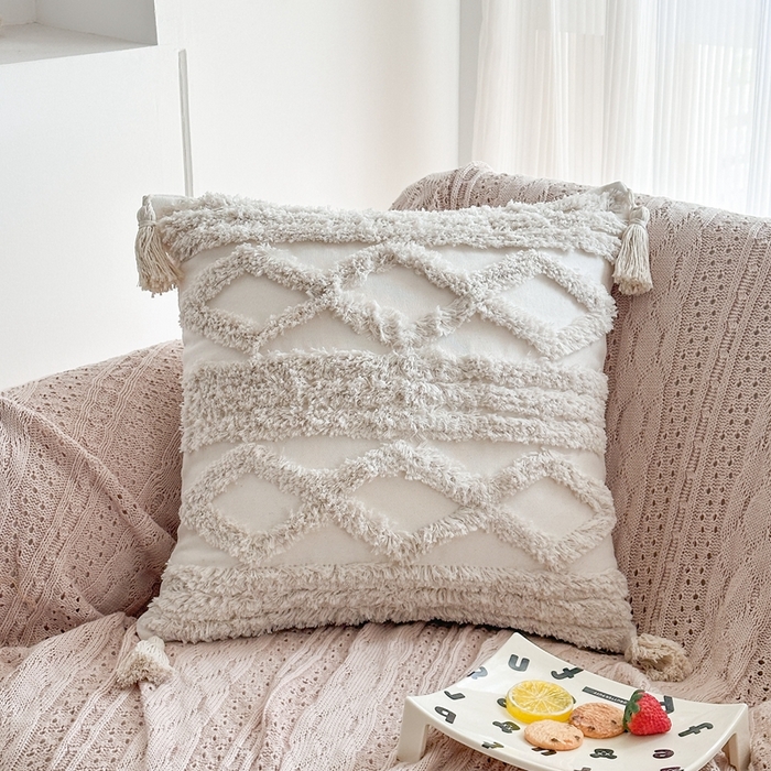 91家纺网 家纺一手货源 找家纺 新奇异 2025新款簇绒流苏抱枕 几何图形-米色