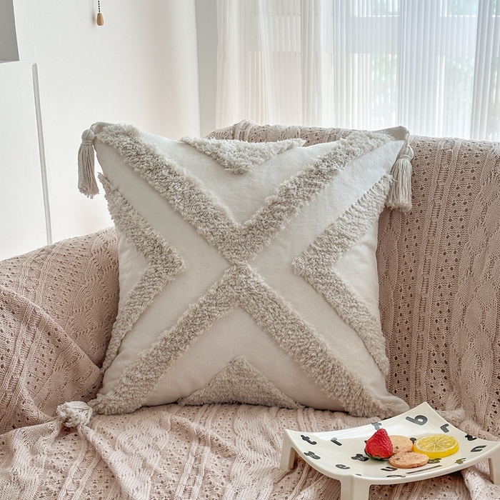 91家纺网 家纺一手货源 找家纺 新奇异 2025新款簇绒流苏抱枕 三角形