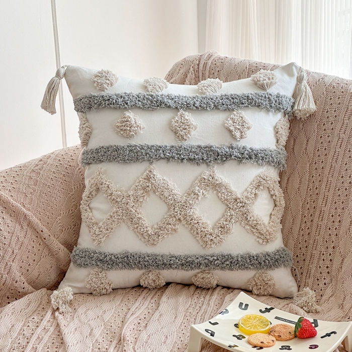 91家纺网 家纺一手货源 找家纺 新奇异 2025新款簇绒流苏抱枕 几何图形-灰色