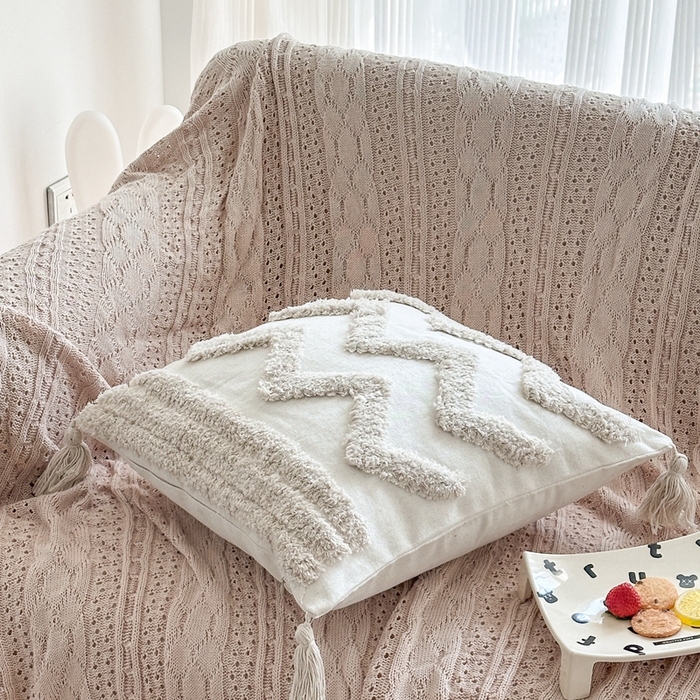 91家纺网 家纺一手货源 找家纺 新奇异 2025新款簇绒流苏抱枕 波浪