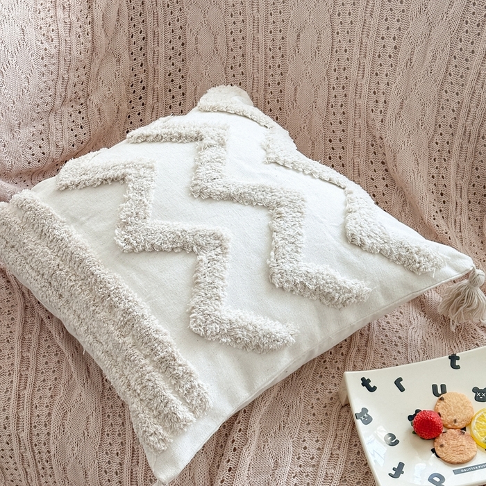 91家纺网 家纺一手货源 找家纺 新奇异 2025新款簇绒流苏抱枕 波浪