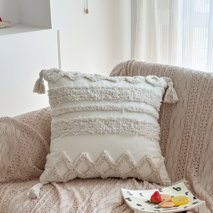 91家纺网 家纺一手货源 找家纺 新奇异 2025新款簇绒流苏抱枕 横线