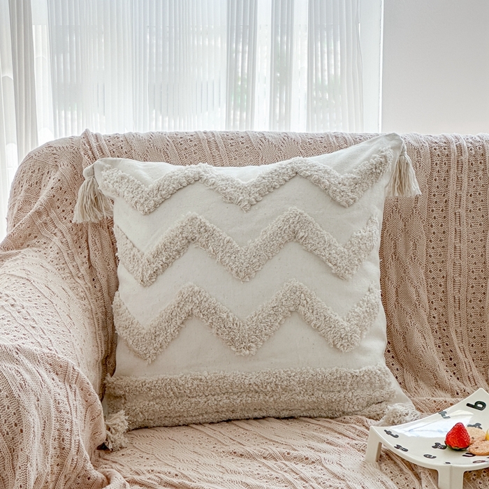 91家纺网 家纺一手货源 找家纺 新奇异 2025新款簇绒流苏抱枕 波浪